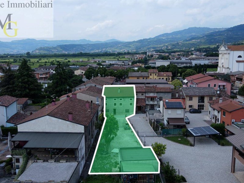 Casa Semi Indipendente in Vendita a Roncà, 138'000€, 411 m²