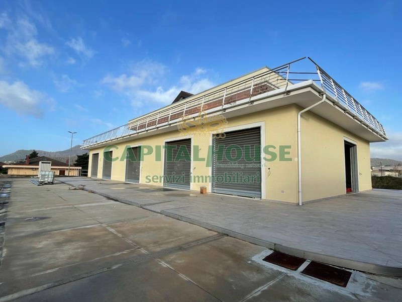 Attività commerciale in Affitto a Fisciano, 6'500€, 420 m²