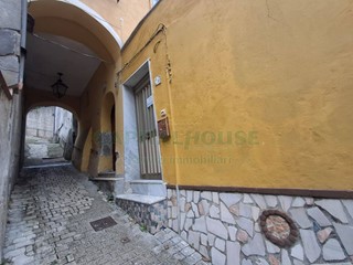 Casa Semi Indipendente in Vendita a Mercato San Severino, 60'000&euro;, 143 m²
