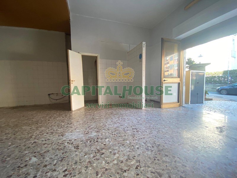 Attività commerciale in Affitto a Castel San Giorgio, 700€, 72 m²