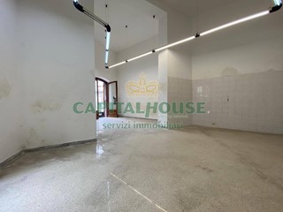 Attività commerciale in Affitto a Mercato San Severino, 650€, 70 m²