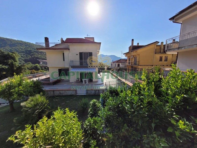 Villa in Vendita a Baronissi, 500 m²