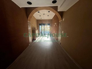 Attività commerciale in Affitto a Mercato San Severino, 500€, 53 m²
