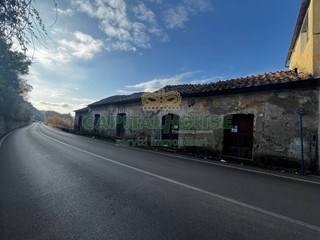 Rustico in Vendita a Pellezzano, 80'000&euro;, 352 m²