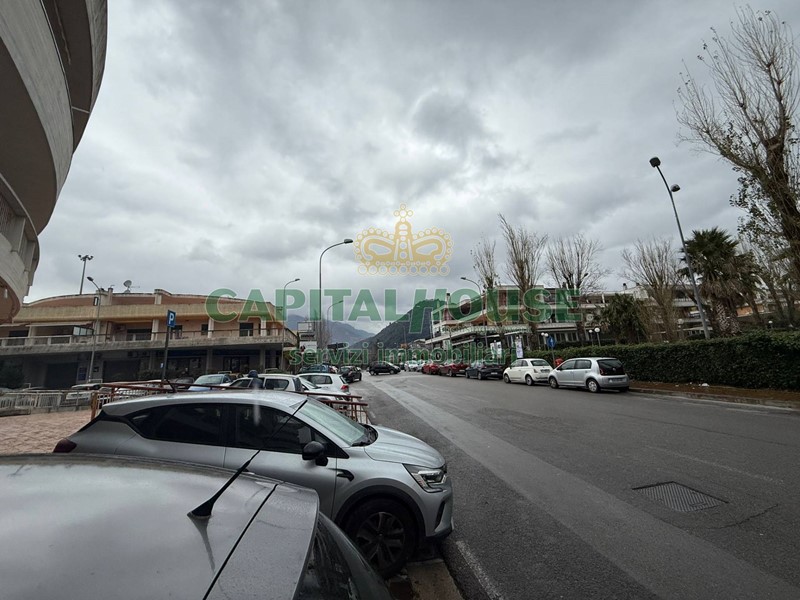 Immobile commerciale in Affitto a Mercato San Severino, 800€, 70 m²