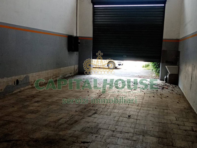 Immobile commerciale in Affitto a Mercato San Severino, 1'200€, 252 m²
