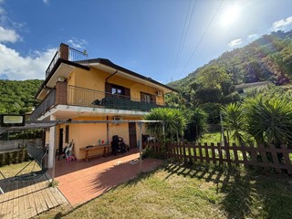 Villa in Vendita a Fisciano, 370'000€, 342 m²