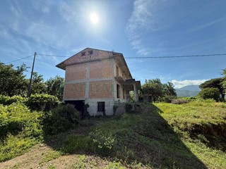 Villa in Vendita a Fisciano, 330'000€, 510 m², con Box