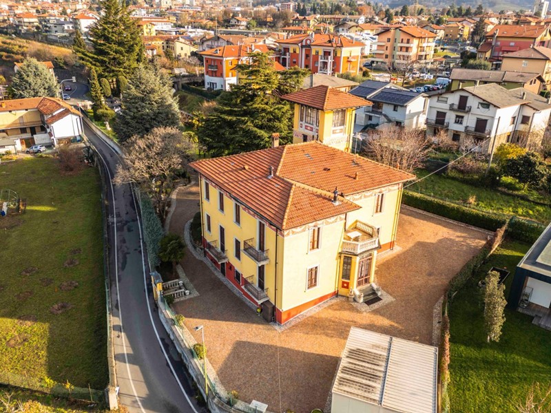 Villa in Vendita a Villa d'Almè, 1'700'000€, 500 m²