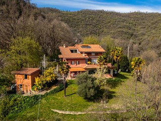 Casa Indipendente in Vendita a Gandosso, 649'000€, 608 m²