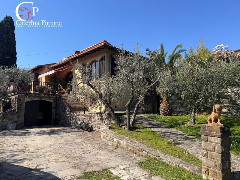 Villa in Vendita a Bagno a Ripoli, 980'000€, 355 m²
