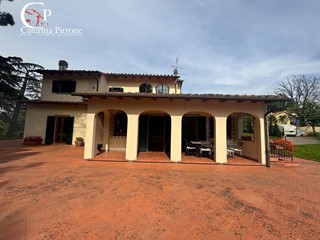 Villa in Vendita a Barberino di Mugello, 650'000€, 330 m², con Box