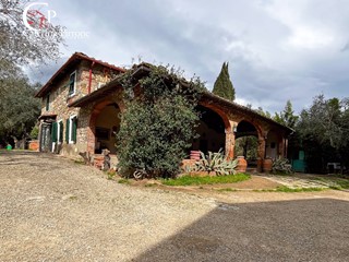 Rustico in Vendita a Greve in Chianti, 1'190'000€, 310 m²