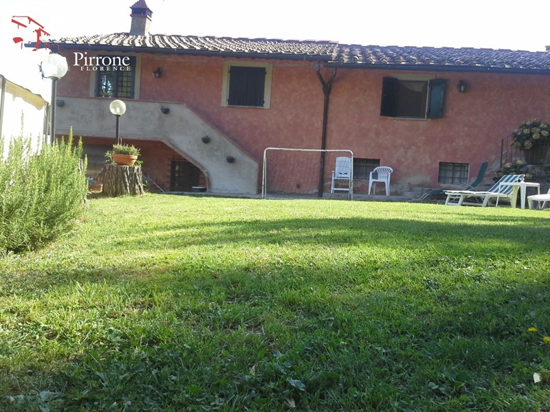 Rustico in Vendita a Vicchio, 280 m²