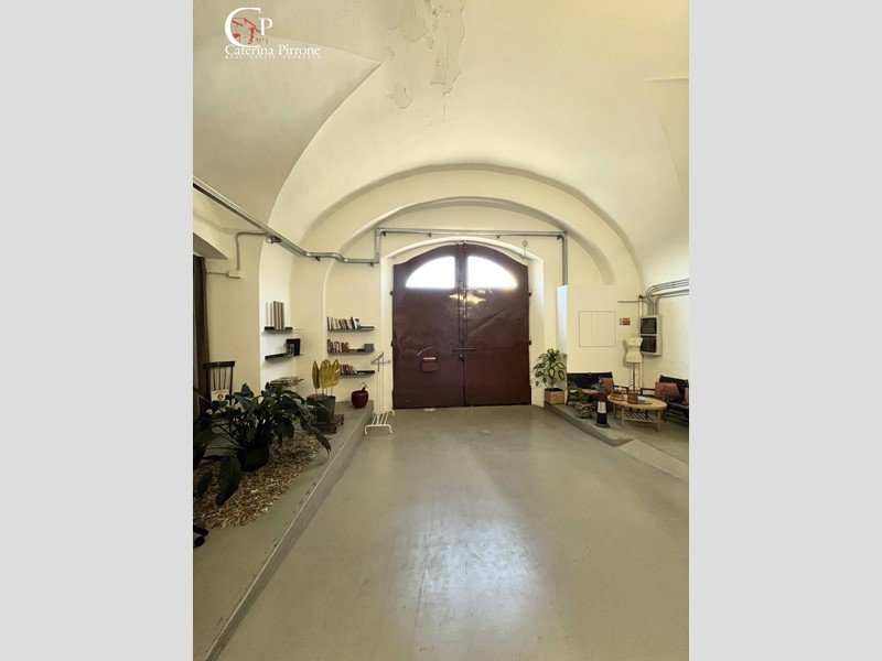 Laboratorio in Affitto a Firenze, 1'500€, 220 m²