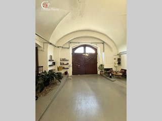 Laboratorio in Affitto a Firenze, 1'500€, 220 m²