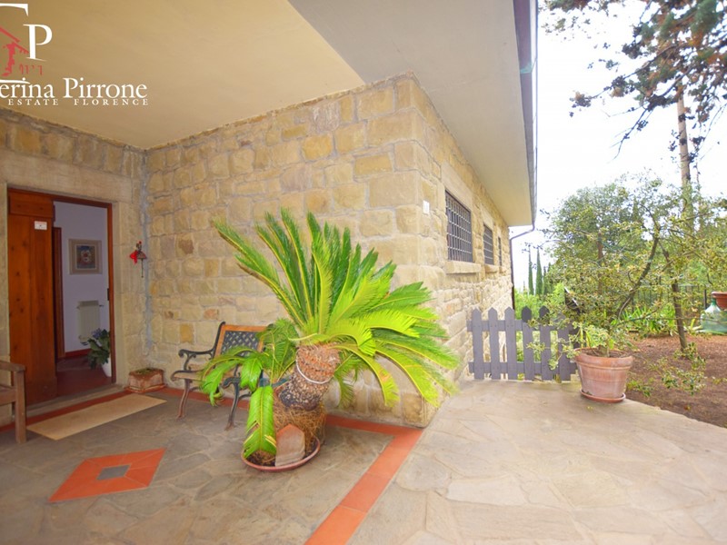 Villa in Vendita a Pelago, 450'000€, 285 m²