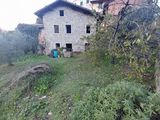 Rustico in Vendita a San Godenzo, 95'000€, 120 m²