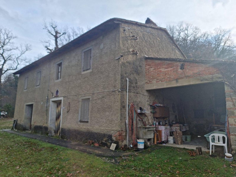 Rustico in Vendita a Dicomano, 150'000€, 280 m²