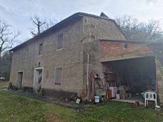 Rustico in Vendita a Dicomano, 150'000€, 280 m²