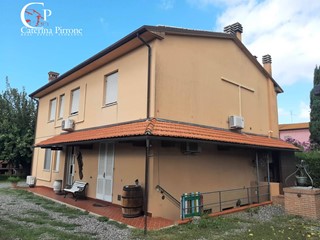 Casa Semi Indipendente in Vendita a Rosignano Marittimo, 690'000€, 320 m²
