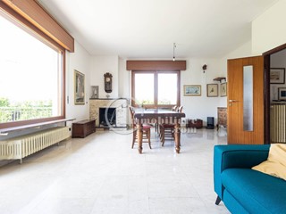 Villa in Vendita a Busto Arsizio, 479'000€, 265 m²