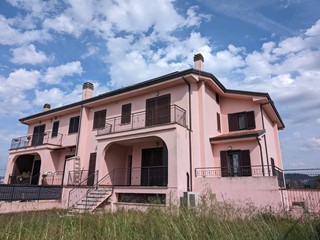 Casa Semi Indipendente in Vendita a Colleferro, 249'000€, 200 m²