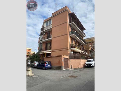 Trilocale in Vendita a Roma, 145'000&euro;, 110 m²