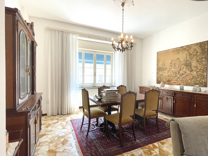 Appartamento in Vendita a Savona, 250'000€, 178 m²