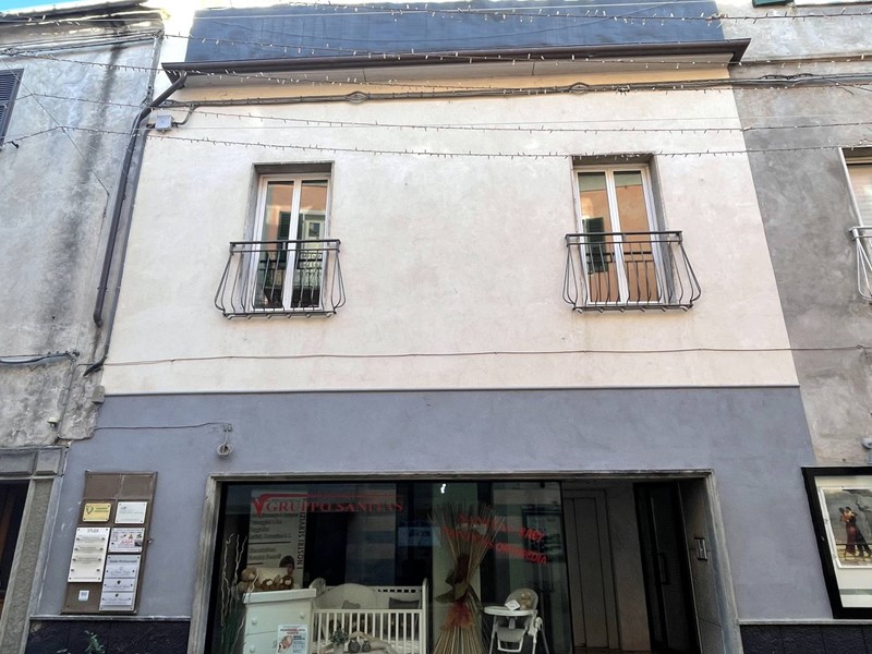 Ufficio in Vendita a Cairo Montenotte, 49'000€, 74 m²