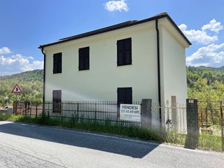 Casa Indipendente in Vendita a Piana Crixia, 84'000€, 90 m²