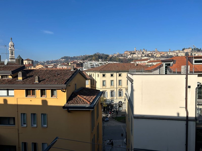 Quadrilocale in Vendita a Bergamo, 450'000€, 170 m²