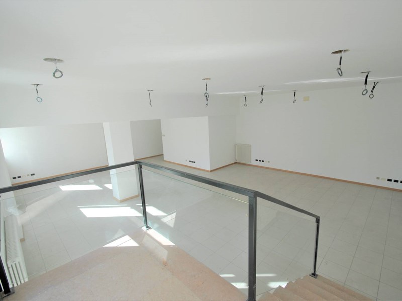 Negozio in Vendita a Bergamo, 170'000€, 112 m²