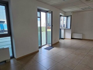 Ufficio in Vendita a Terno d'Isola, 89'000€, 75 m²