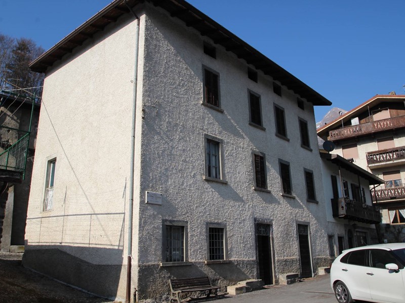 Appartamento in Vendita a Vilminore di Scalve, 30'000€, 280 m²
