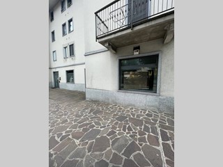 Ufficio in Vendita a San Giovanni Bianco, 130'000€, 185 m²