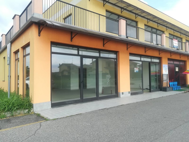 Negozio in Vendita a Roncello, 222'000€, 320 m²
