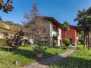 Casa Semi Indipendente in Vendita a Scanzorosciate, 3'200'000€, 350 m²