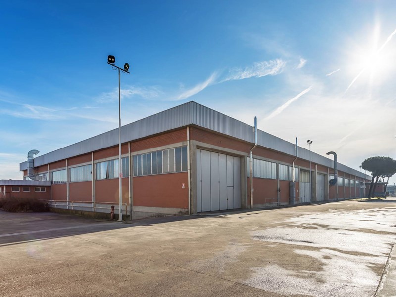 Capannone in Vendita a Urgnano, 4'900'000€, 12000 m²