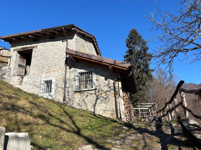 Rustico in Vendita a Val Brembilla, 49'000€, 70 m², con Box