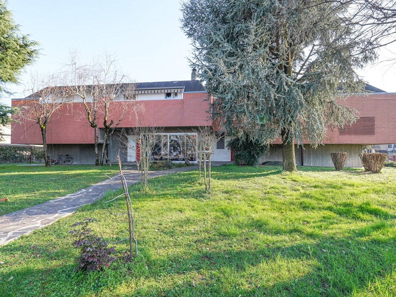 Casa Indipendente in Vendita a Azzano San Paolo, 850'000€, 2673 m²
