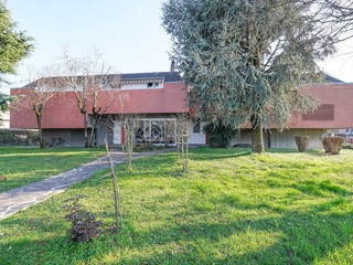 Casa Indipendente in Vendita a Azzano San Paolo, 850'000€, 2673 m²