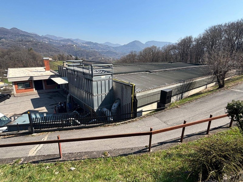 Capannone in Vendita a Sant'Omobono Terme, 790'000€, 1740 m²