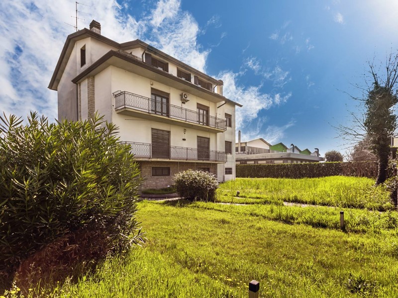 Casa Semi Indipendente in Vendita a Urgnano, 350'000€, 750 m²