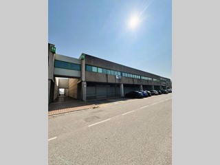 Capannone in Vendita a Bergamo, 448'000€, 600 m²