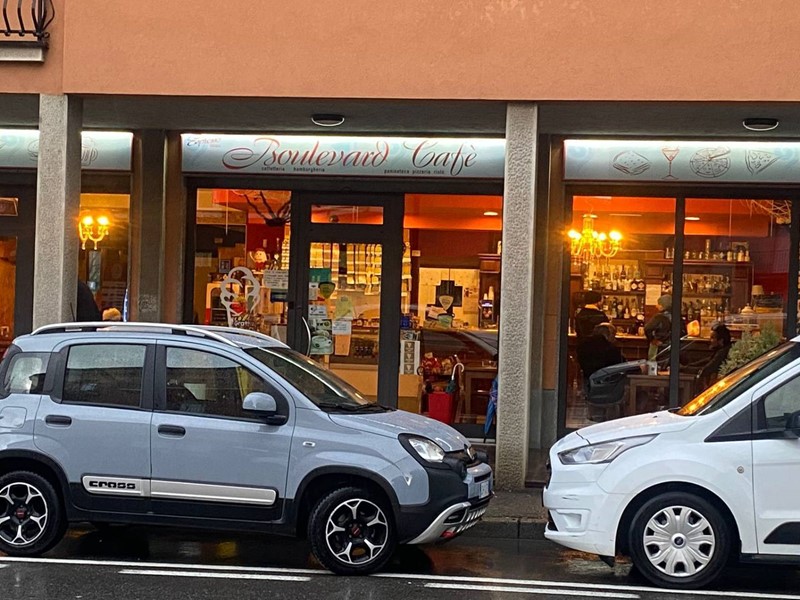 Attività commerciale in Vendita a Villa d'Almè, 135'000€, 130 m²