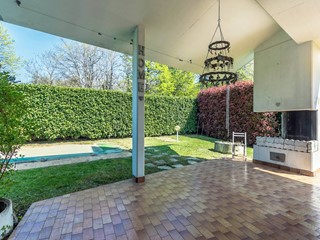 Villa in Vendita a Gorle, 498'000€, 593 m²