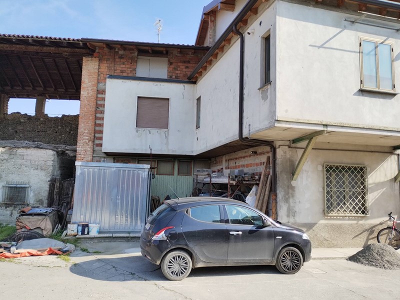 Appartamento in Vendita a Madone, 120'000€, 160 m²