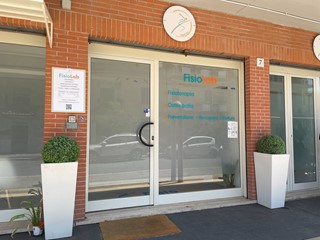 Ufficio in Affitto a Pomezia, 150 m²