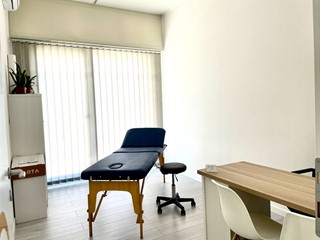 Ufficio in Affitto a Pomezia, 150 m²